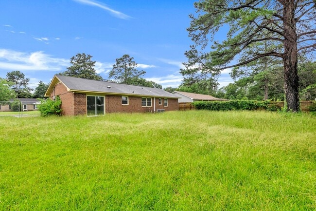 Building Photo - Castle Hayne Home for Rent!