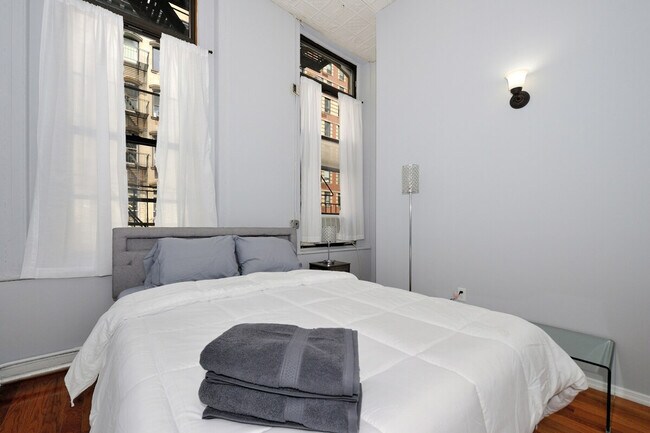 Building Photo - 275 Greenwich St