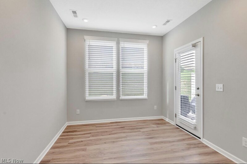 Building Photo - 855 Dipper Ln