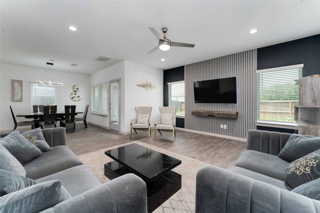 Building Photo - 12812 Barnsbury Ln