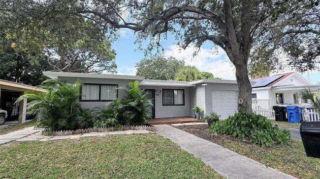 Building Photo - 433 NW 15th Way