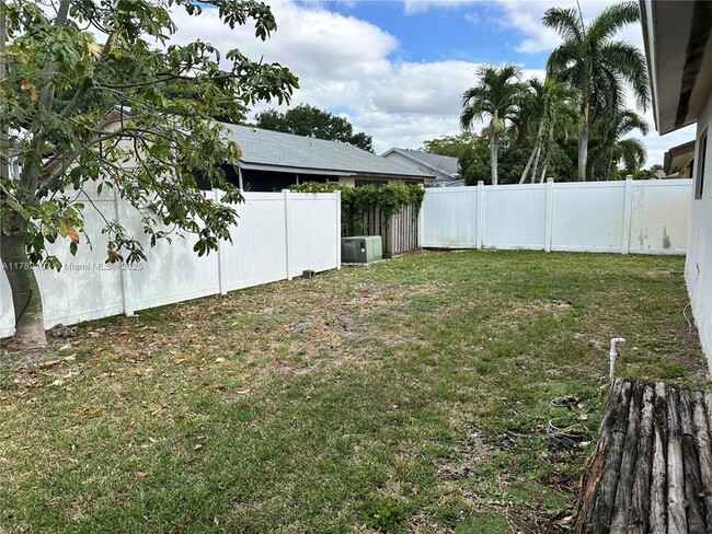 Building Photo - 5828 SW 117th Terrace