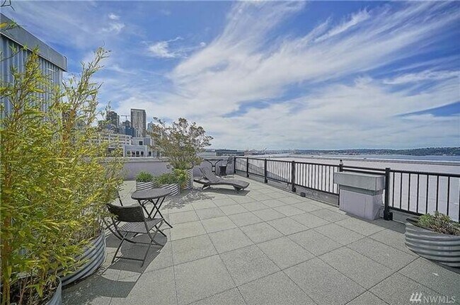 Building Photo - Prime Belltown TOP FLOOR Condo