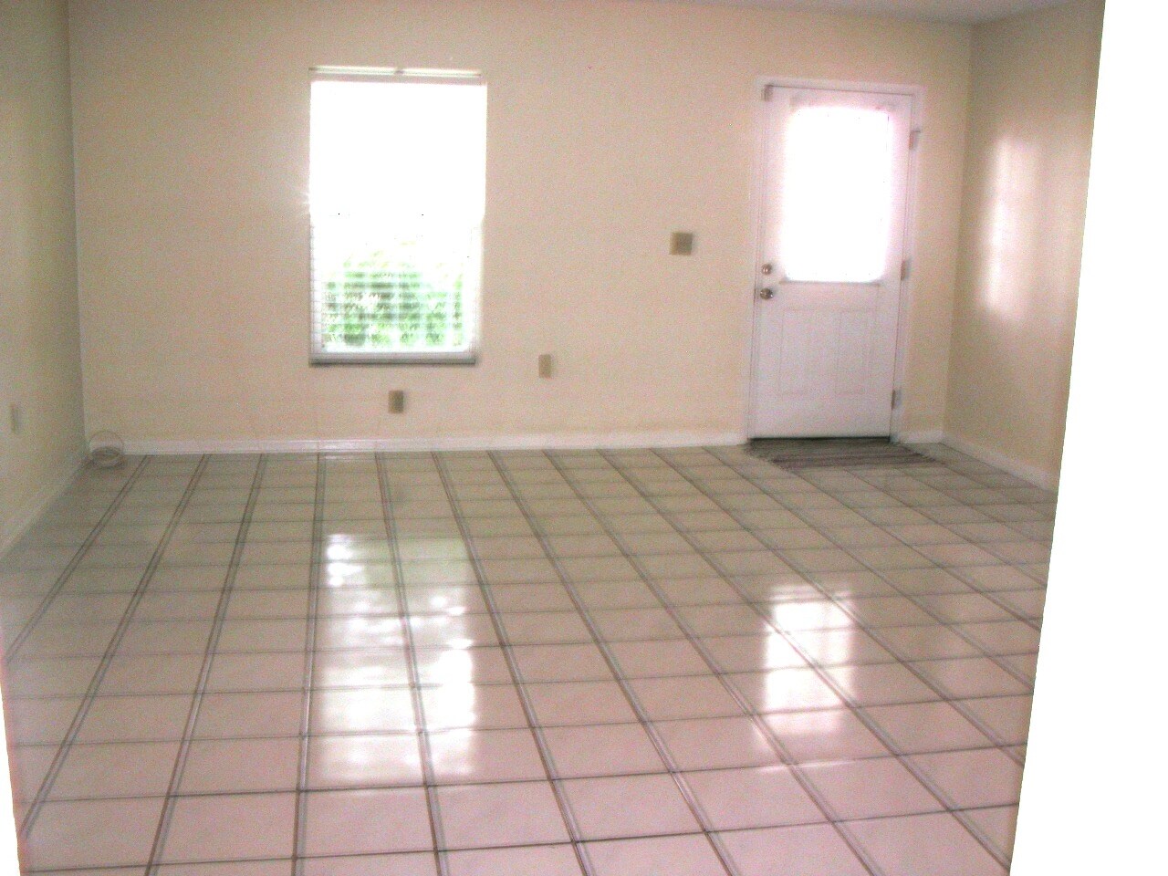 Building Photo - 110 N Tampania Ave