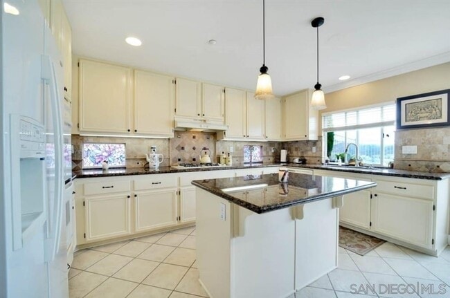 Building Photo - 10394 Valley Waters Dr