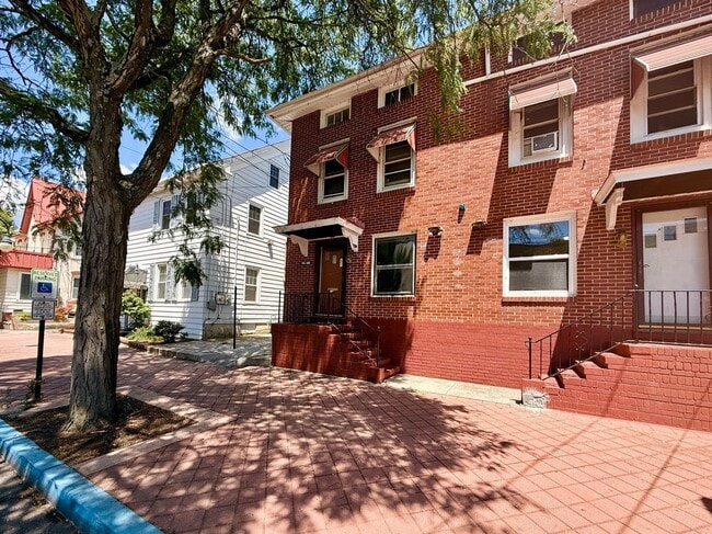 Building Photo - 26-28 E Pine St.