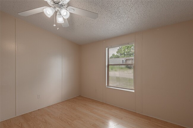 Building Photo - 1323 Avenue E