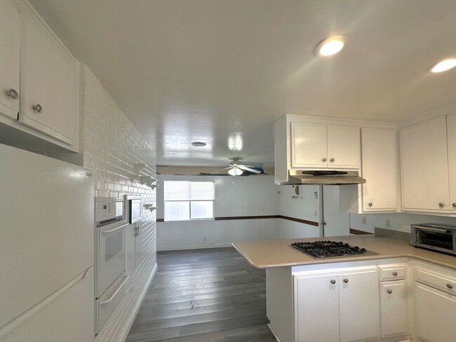 Building Photo - 3BD/2BA Single-Story Home in Huntington Beach