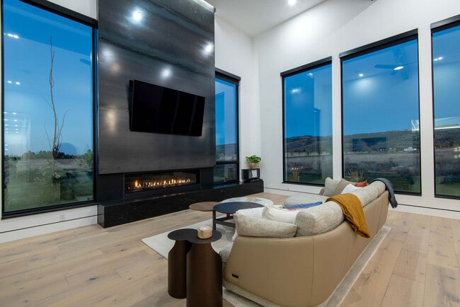 Building Photo - 779 Lucia Ln