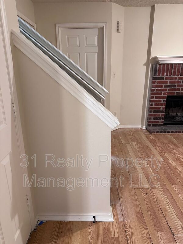 Building Photo - 912 Fairbanks Cir