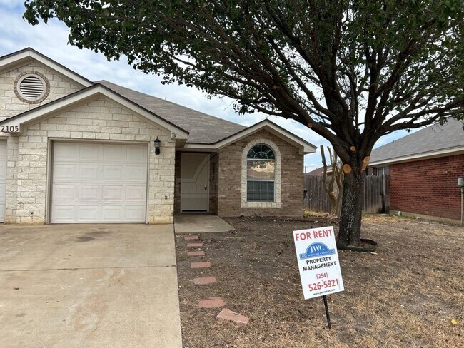Building Photo - 2105 Charleston Ct
