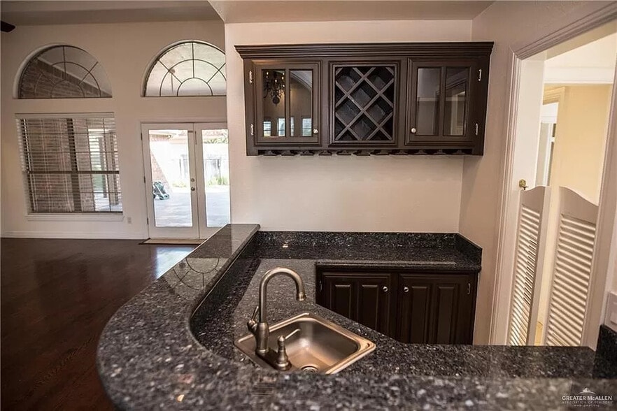 Building Photo - 5917 N Cynthia St