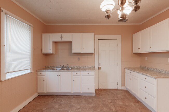 Building Photo - 209 Tioga St