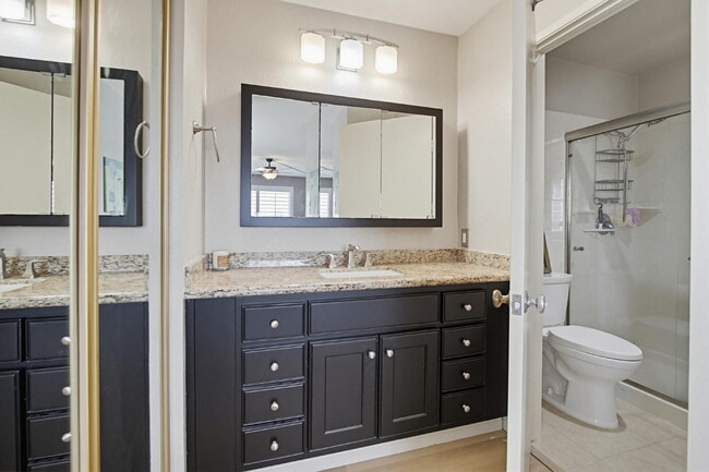 Building Photo - $3,200 - Charming 2-Bedroom + Optional 3rd Bedroom/Office Condo in Desirable Oaks North 55+ Commu...
