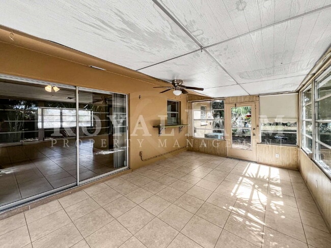 Building Photo - 7300 Barragan Rd