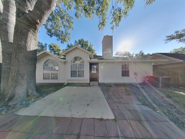 Building Photo - 18707 Singing Woods Dr