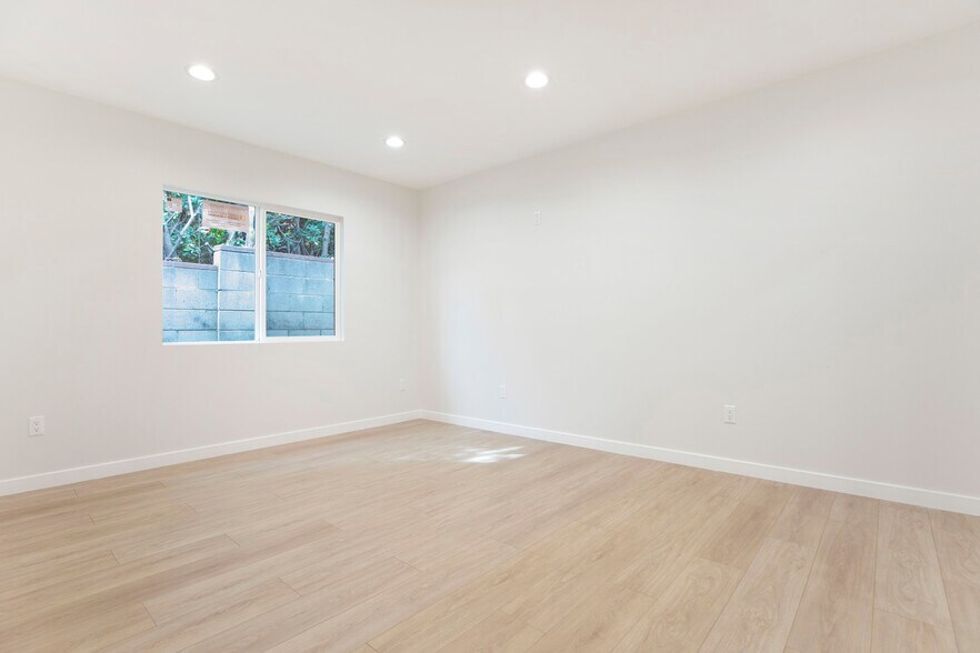 Building Photo - 13118 Branford St