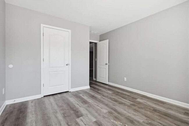 Building Photo - 96 Lenore Ct