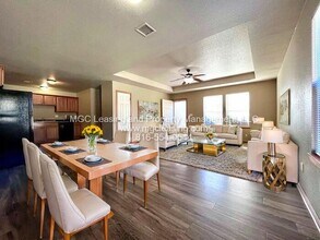 Building Photo - Charming Ranch-Style Duplex in Blue Springs, MO!