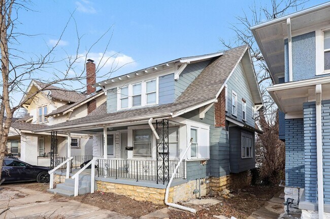 Building Photo - Beautiful 2 Bedroom 1 Bathroom house in Kansas City!