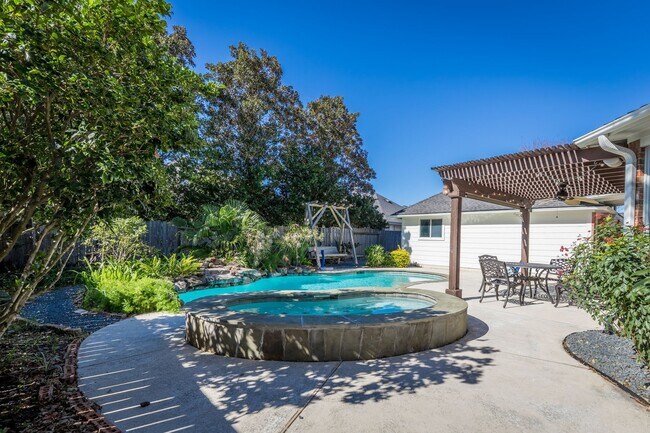 Building Photo - 5630 Ashford Ridge Ln