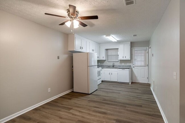 Building Photo - 110 Upland Ct