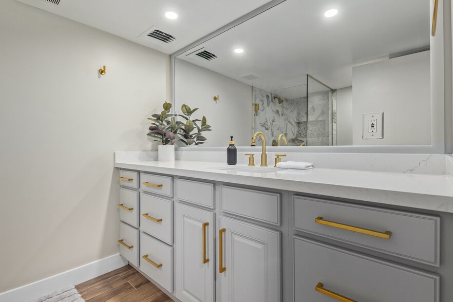 Building Photo - 6502 N Central Ave