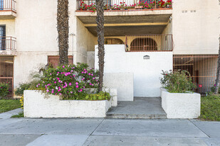 Building Photo - 7625 Reseda Blvd
