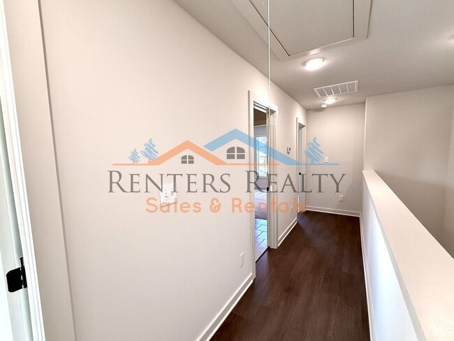 Building Photo - Modern Luxury Townhouse in the Heart of Huntsville