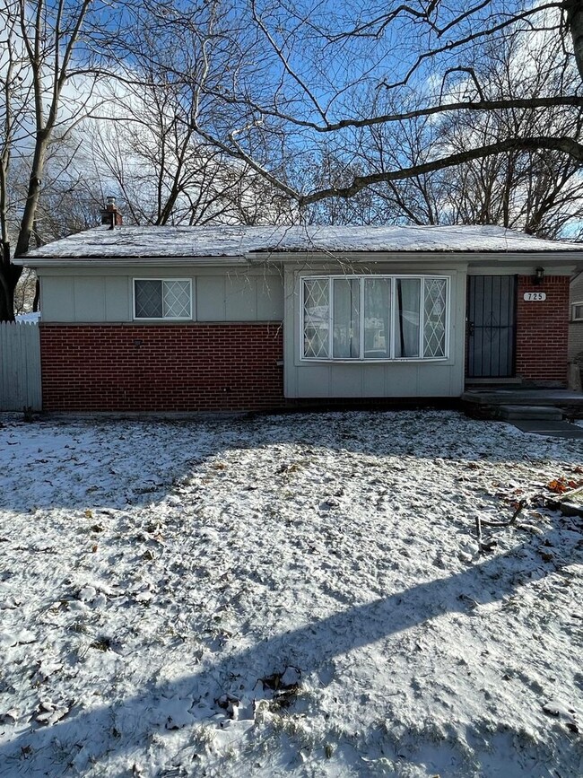 Primary Photo - Great large Ranch Home in Inkster