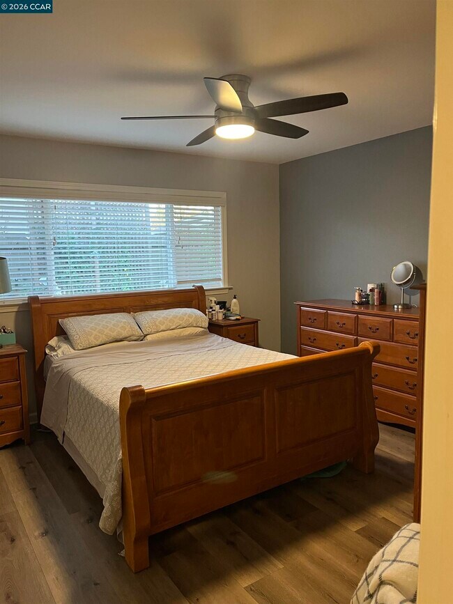 Building Photo - 757 Valley Green Dr