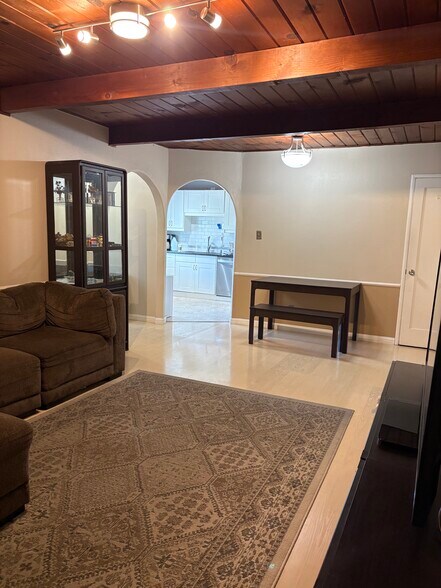 Building Photo - 14595 Jerilyn Dr