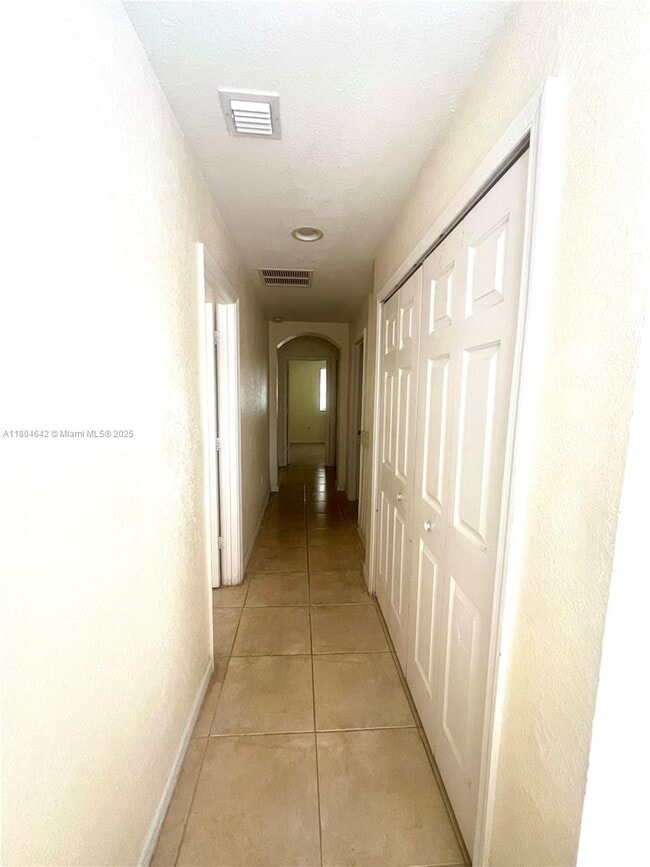 Building Photo - 1429 SE 24th Ct