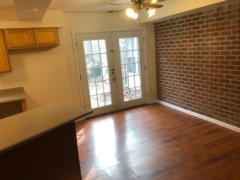 Building Photo - 1214 Fox Run