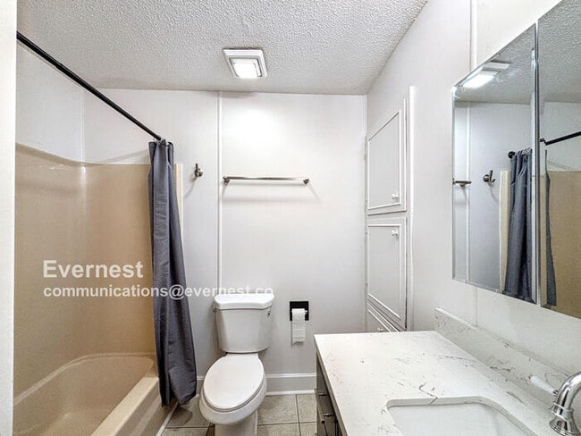 Building Photo - 922 Wesley Dr
