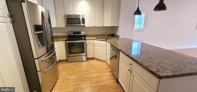 Building Photo - 34363 Summerlyn Dr