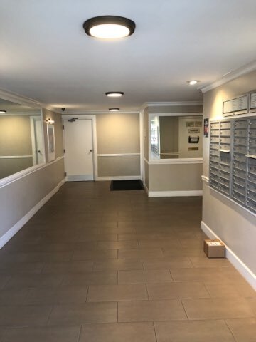 Building Photo - 11211 Greenlawn Ave