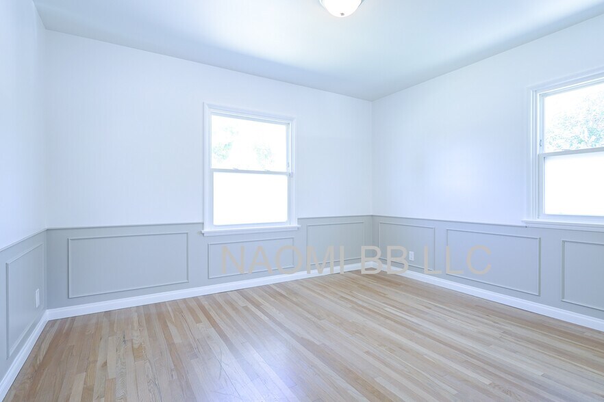 Building Photo - 501 N Naomi St