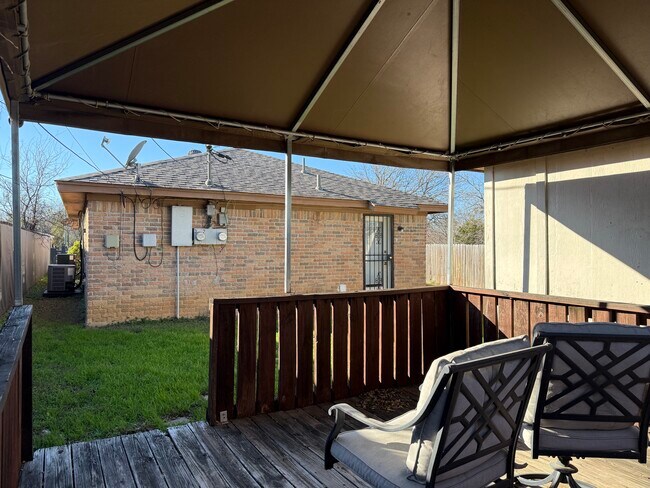 Building Photo - 2934 Chestnut Ave