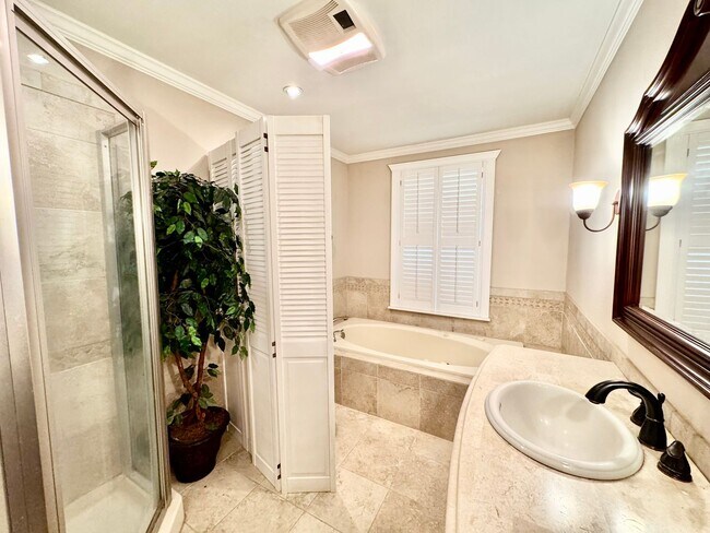 Building Photo - Spacious 3BR Home in Broadmoor | Huge Backyard + Gated Driveway