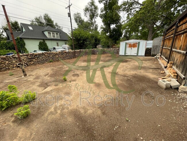 Building Photo - 1124 Lake Ave