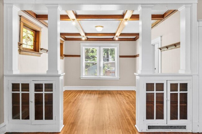 Building Photo - Summer in the (South)Hamptons