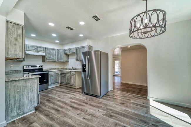Building Photo - Beautiful 3 Bed / 2 Bath Home in  Yuba City