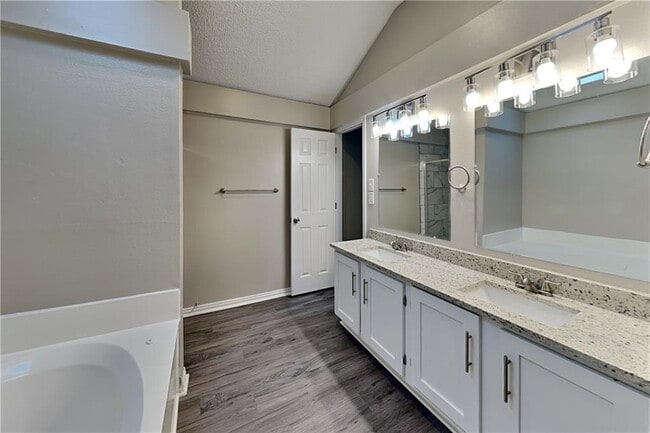 Building Photo - 355 Ridgemont Dr