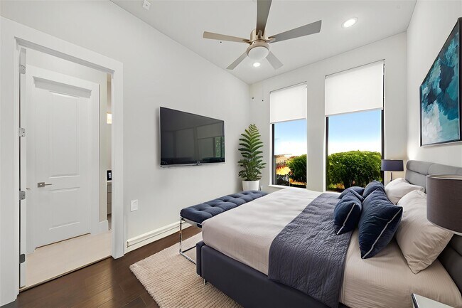 Building Photo - 2401 Crawford St