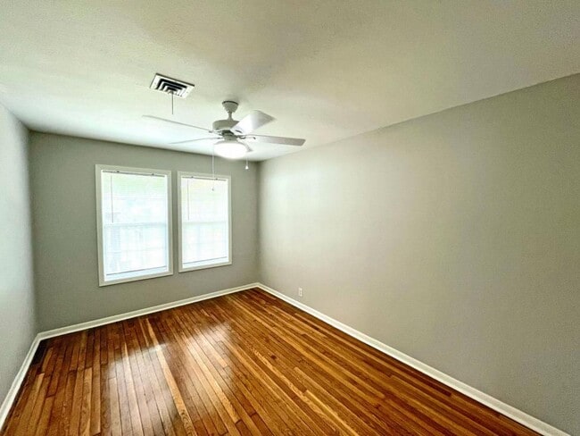 Building Photo - 701 Gardenia Ln