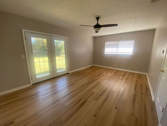 Building Photo - 1812 Arthur Ave