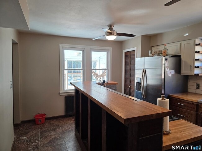 Building Photo - 61 N Shore Rd