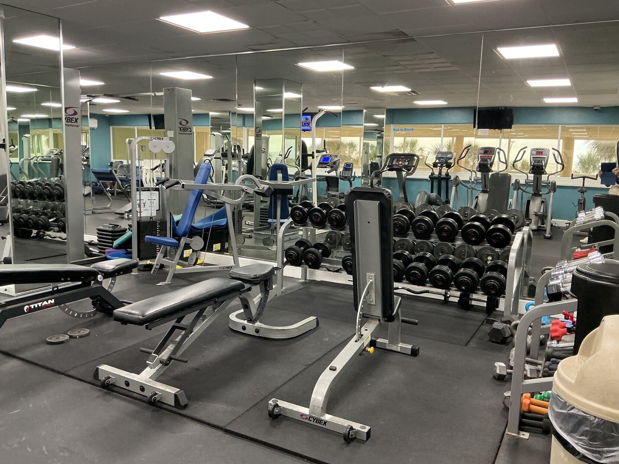 Weight Room - 880 Mandalay Ave
