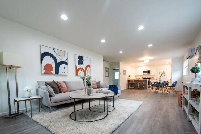 Building Photo - Van Dyke Triplex